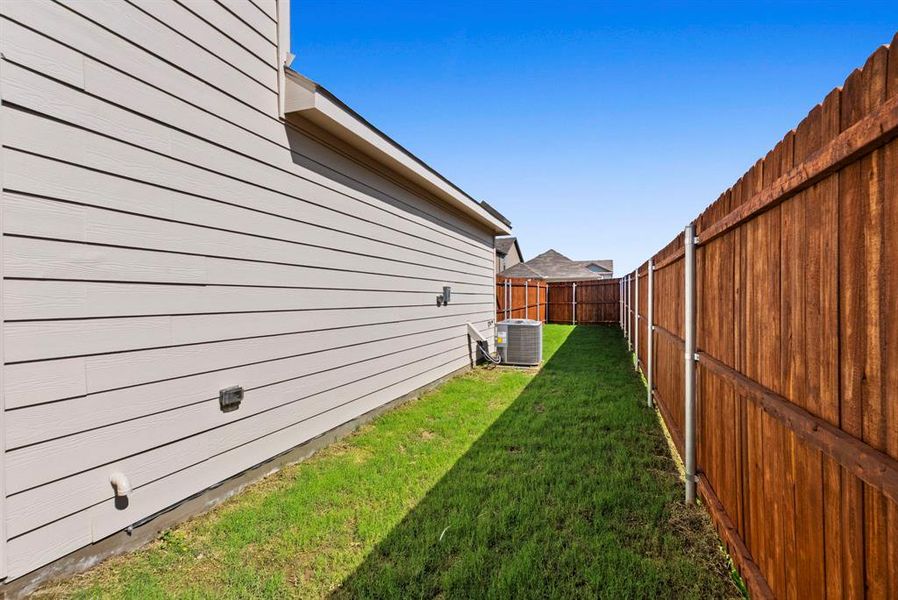 Exterior details and patio area of a home in Orchard Village, Fort Worth (Image 3).
