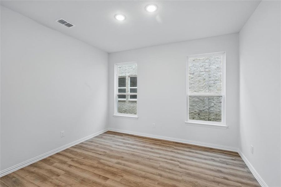 Spacious, unfurnished interior of a new home in Bel Air Village, Sherman (Image 32).