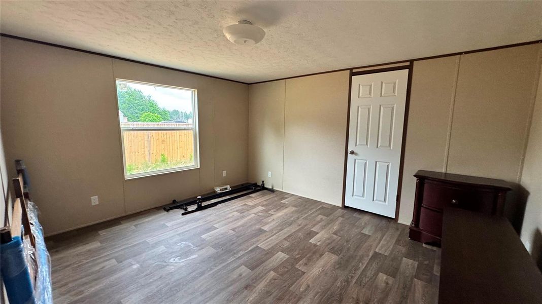 Spacious, unfurnished interior of a new home in , Cleveland (Image 6).