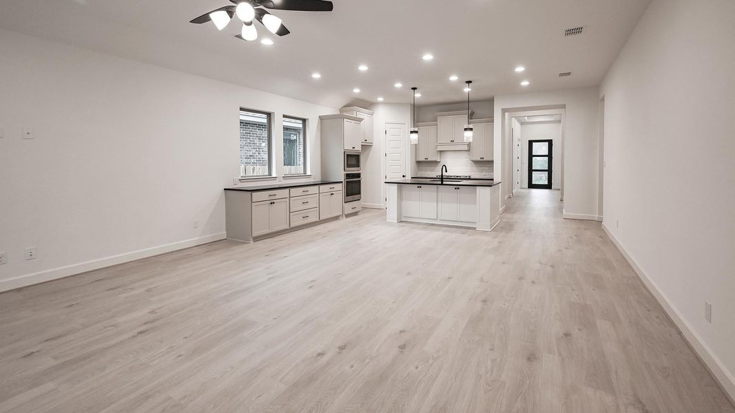 Spacious, unfurnished interior of a new home in Crosswinds, Kyle (Image 10).