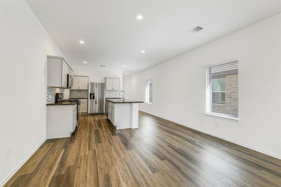 Spacious, unfurnished interior of a new home in Breckenridge Forest, Spring (Image 24). Spacious, unfurnished interior of a new home in Breckenridge Forest, Spring (Image 24).