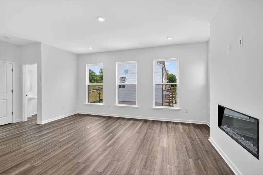 Spacious, unfurnished interior of a new home in Rosewood Farm, Lawrenceville (Image 44).