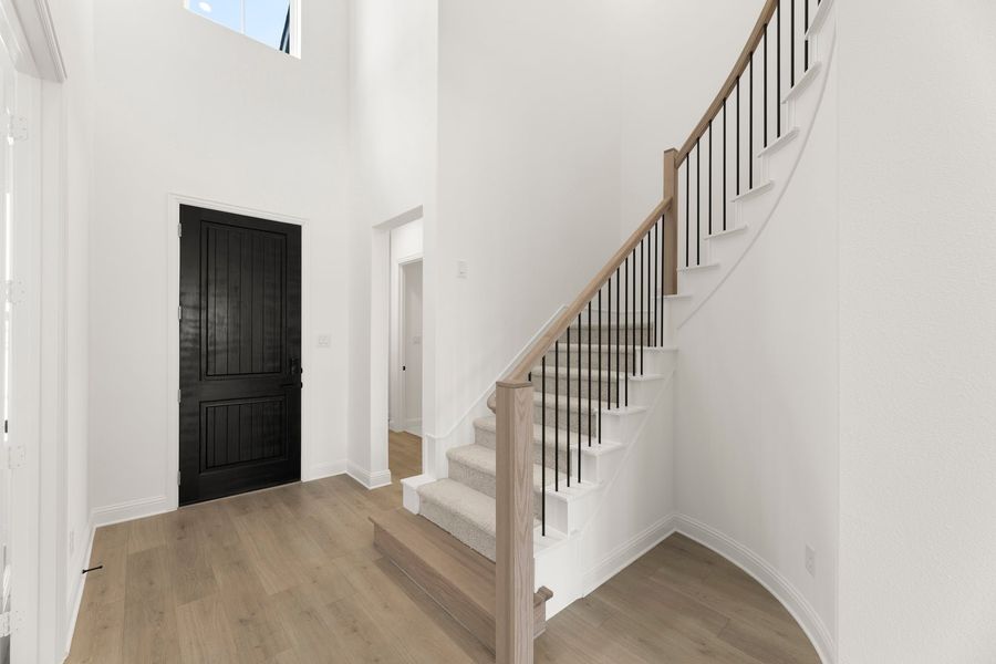 Spacious, unfurnished interior of a new home in Nelson Lake Estates, Rockwall (Image 24).