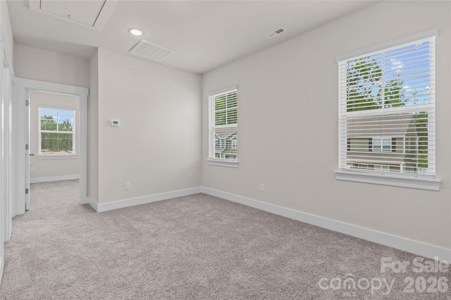 Spacious, unfurnished interior of a new home in Sierra Ridge, Gastonia (Image 13).