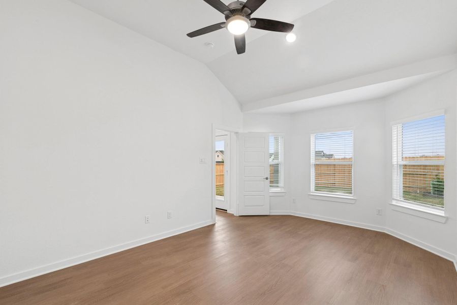 Spacious, unfurnished interior of a new home in Summerview, Fulshear (Image 28).