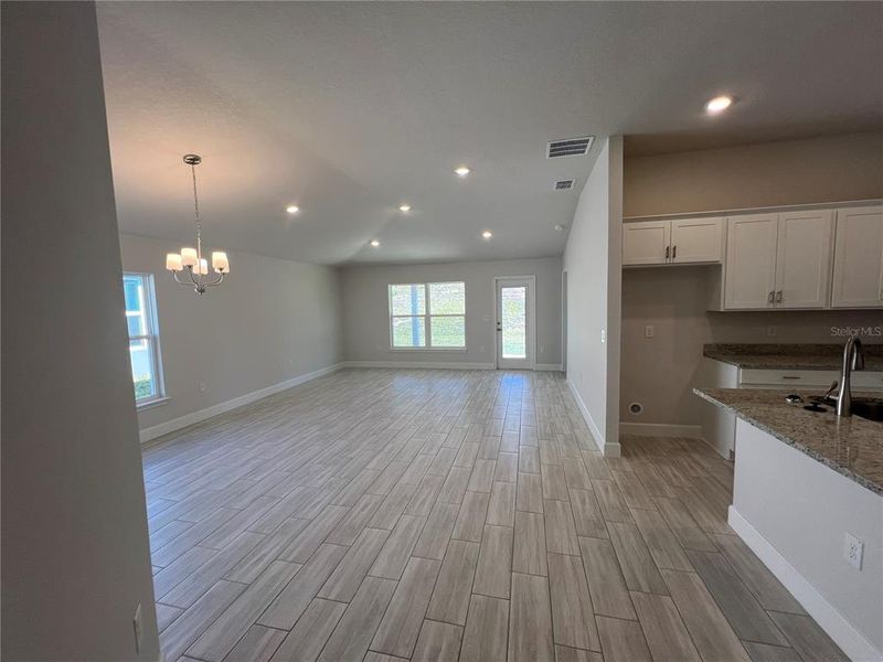 Spacious, unfurnished interior of a new home in Abbey Glen, Dade City (Image 11).