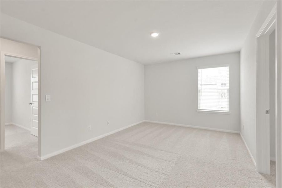 Spacious, unfurnished interior of a new home in Lakes at Black Oak, Magnolia (Image 25).