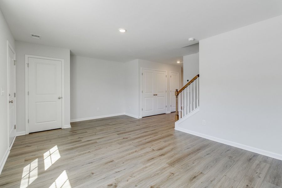 Spacious, unfurnished interior of a new home in Astoria, Columbia (Image 13).