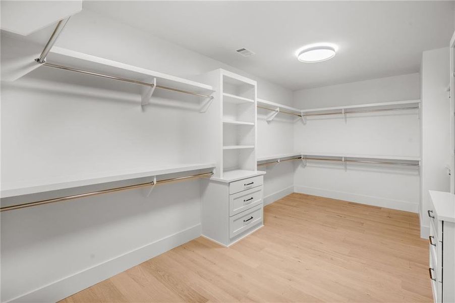 Spacious, unfurnished interior of a new home in , Atlanta (Image 25).