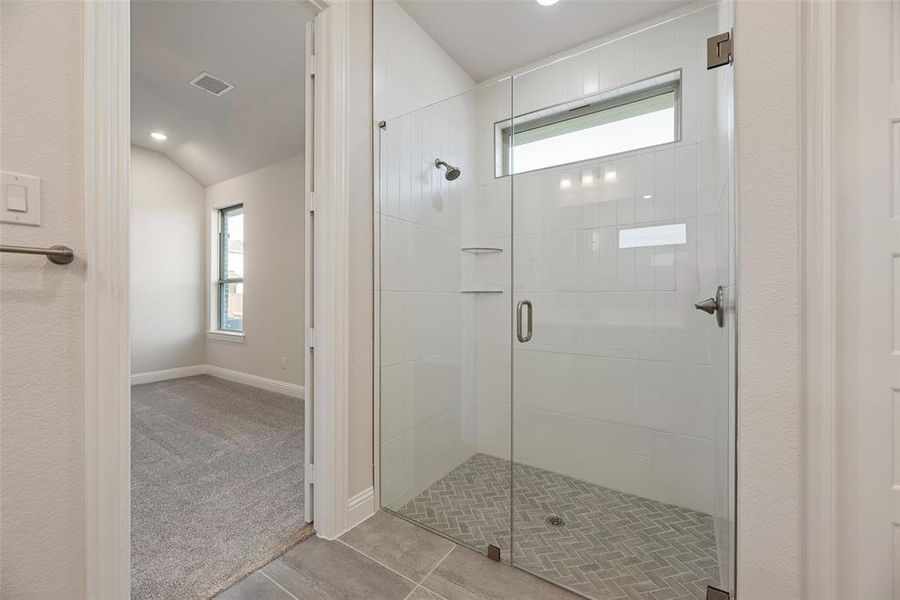 Spacious, unfurnished interior of a new home in Villages of Creekwood, Frisco (Image 20).