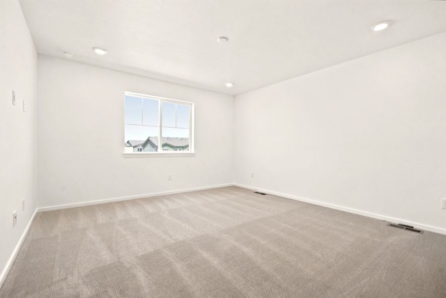 Spacious, unfurnished interior of a new home in Sky Ranch, Watkins (Image 26). Spacious, unfurnished interior of a new home in Sky Ranch, Watkins (Image 26).