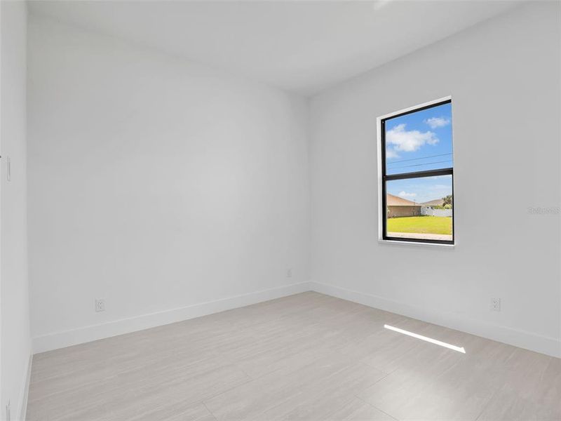 Spacious, unfurnished interior of a new home in , Cape Coral (Image 34).