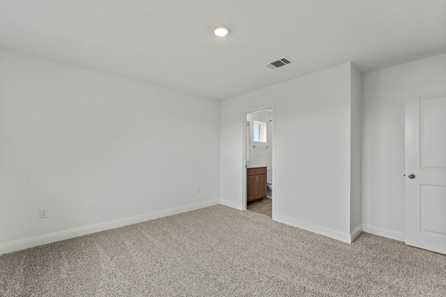 Spacious, unfurnished interior of a new home in Riverview, Georgetown (Image 26).