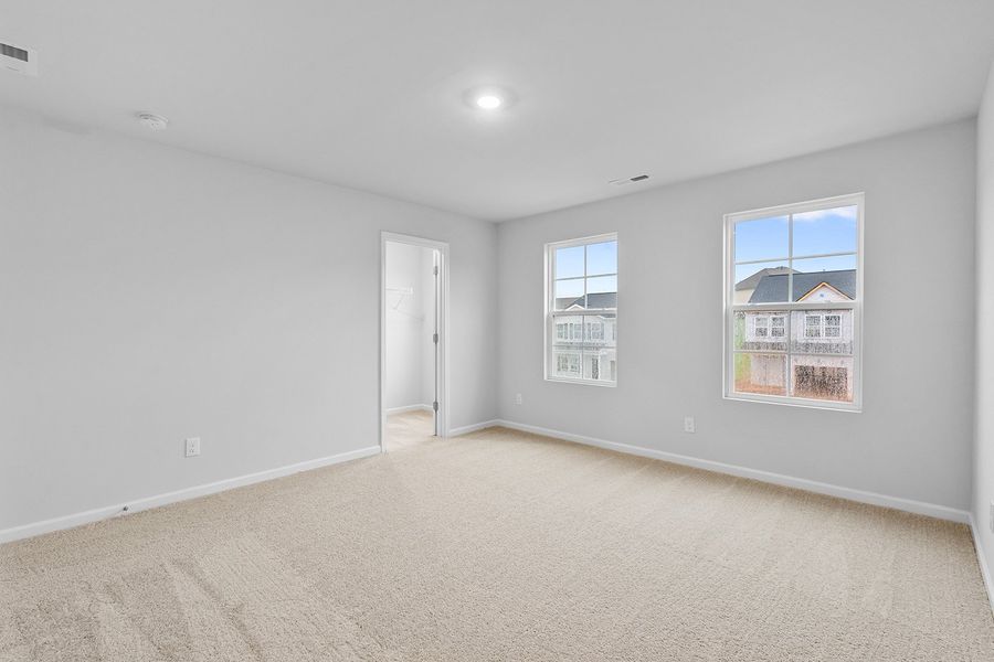 Spacious, unfurnished interior of a new home in Hanes Lake, Winston-Salem (Image 28).