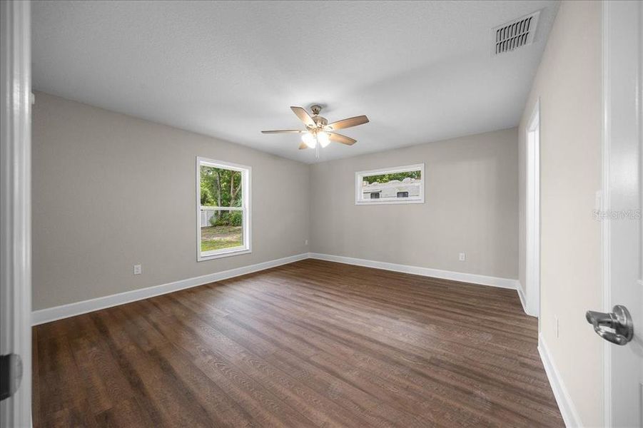 Spacious, unfurnished interior of a new home in , Belleview (Image 22).