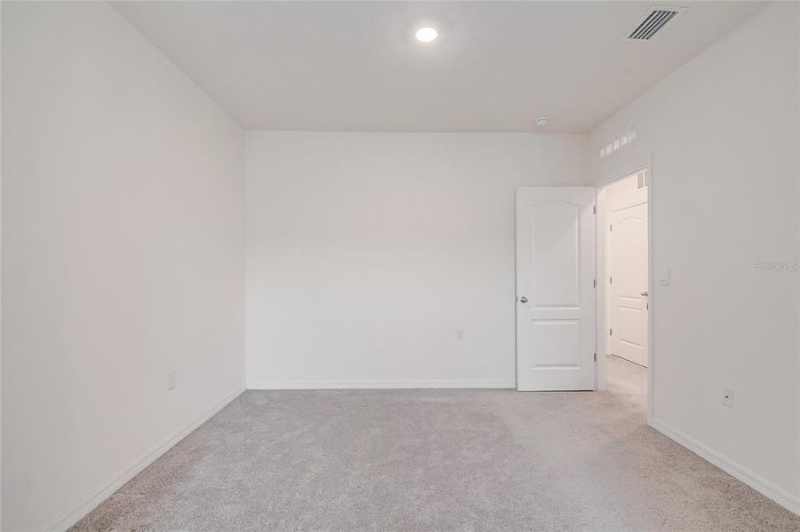 Spacious, unfurnished interior of a new home in , Howey-in-the-Hills (Image 25).