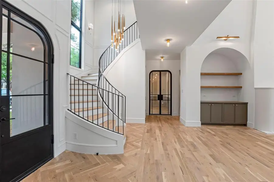 Spacious, unfurnished interior of a new home in , Dallas (Image 20). Spacious, unfurnished interior of a new home in , Dallas (Image 20).