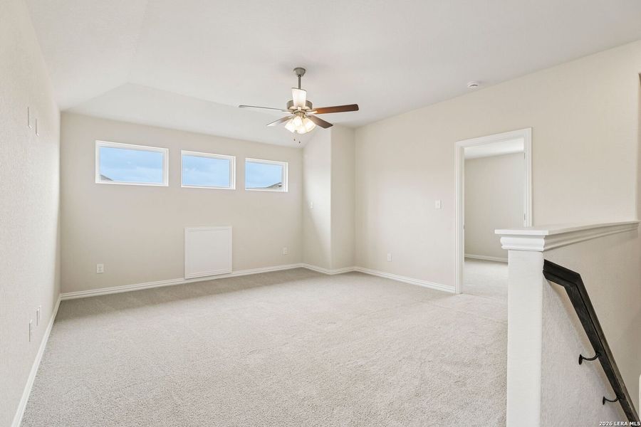 Spacious, unfurnished interior of a new home in Casinas at Gruene, New Braunfels (Image 20).