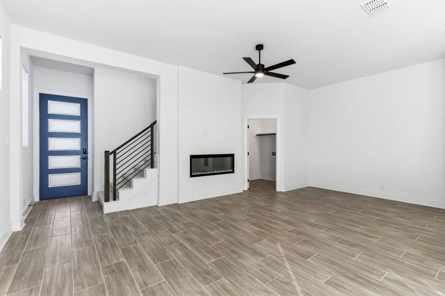 Spacious, unfurnished interior of a new home in Centero at Stone Oak, San Antonio (Image 15).