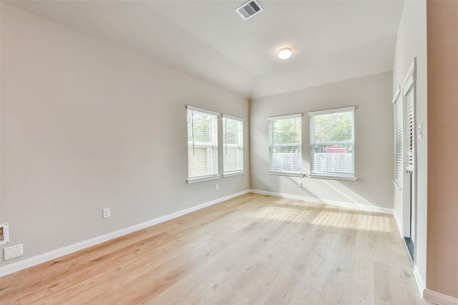 Spacious, unfurnished interior of a new home in King Oaks Village, Baytown (Image 14).
