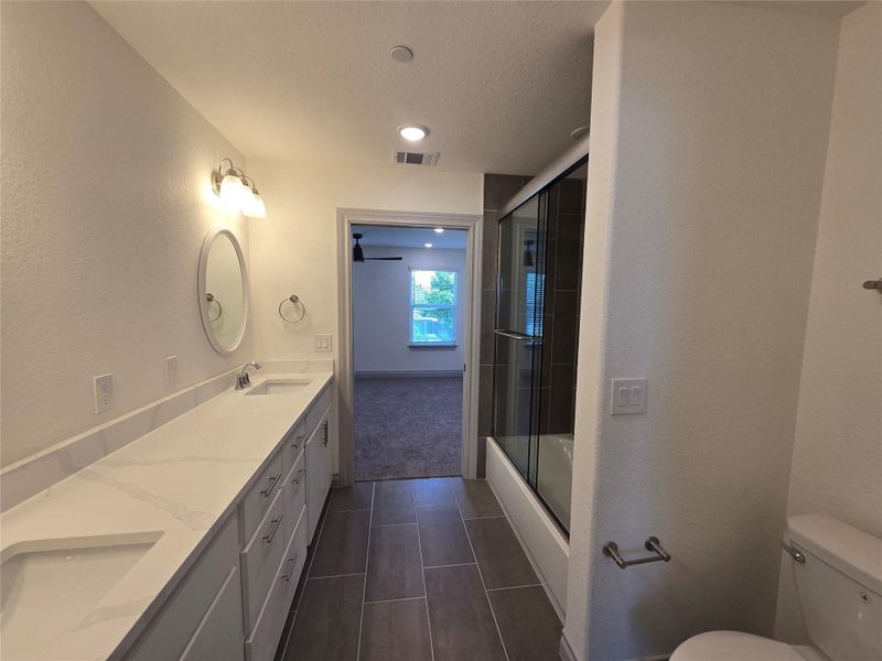 Spacious, unfurnished interior of a new home in , Round Rock (Image 10).