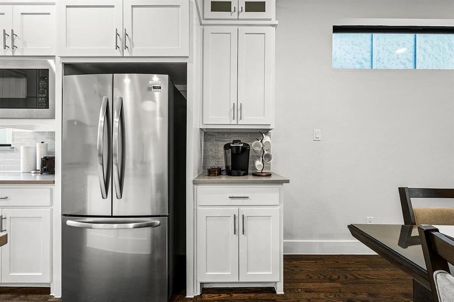 Furnished interior view inside a new home in , Rowlett (Image 25).