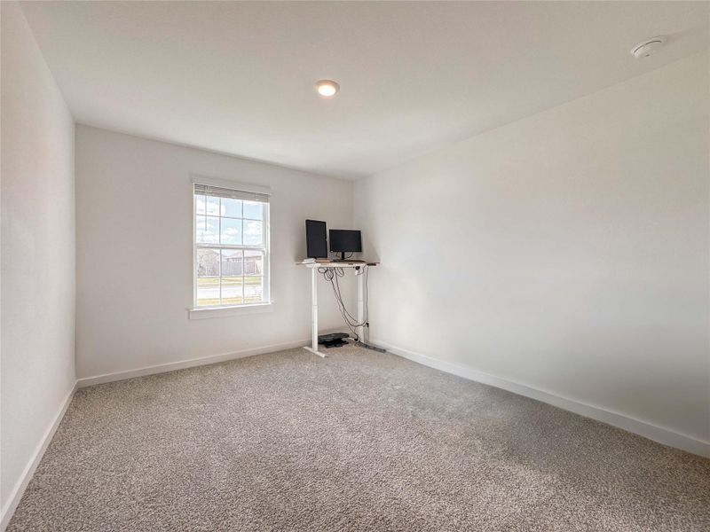 Spacious, unfurnished interior of a new home in Marlow Lake, Texas City (Image 19).