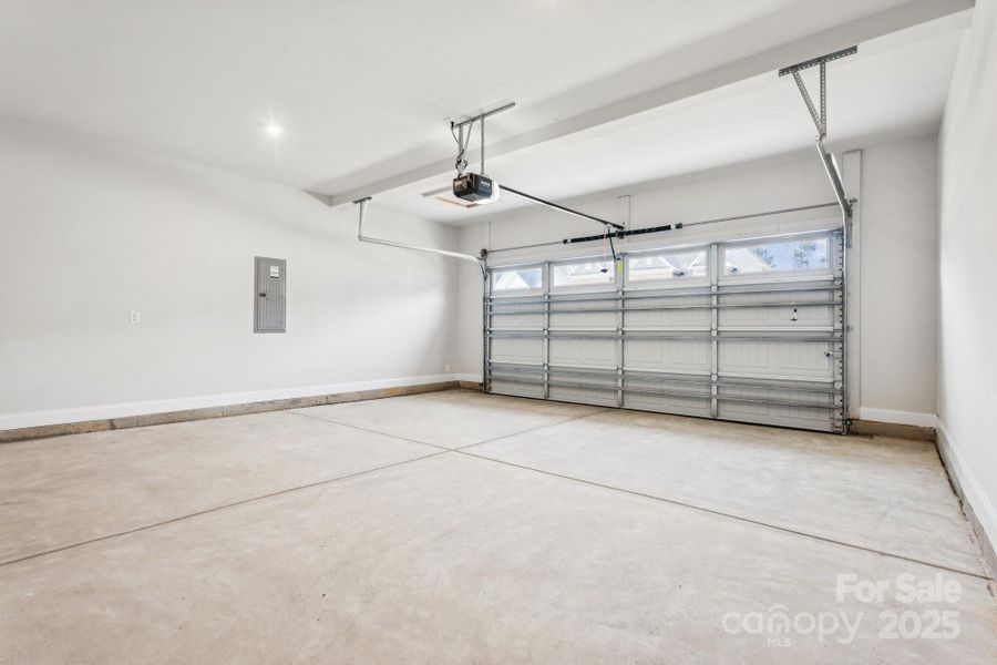 Spacious, unfurnished interior of a new home in Glenhurst, Matthews (Image 15).
