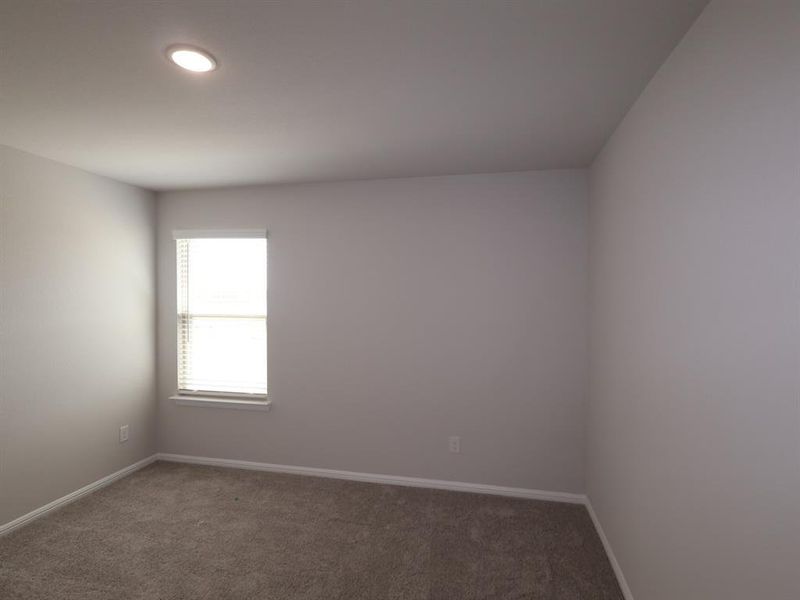 Spacious, unfurnished interior of a new home in Meadow Park, Denton (Image 15).