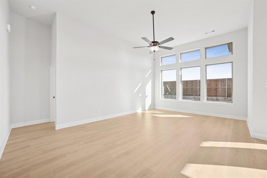 Spacious, unfurnished interior of a new home in Creekshaw – Classic, Royse City (Image 17).