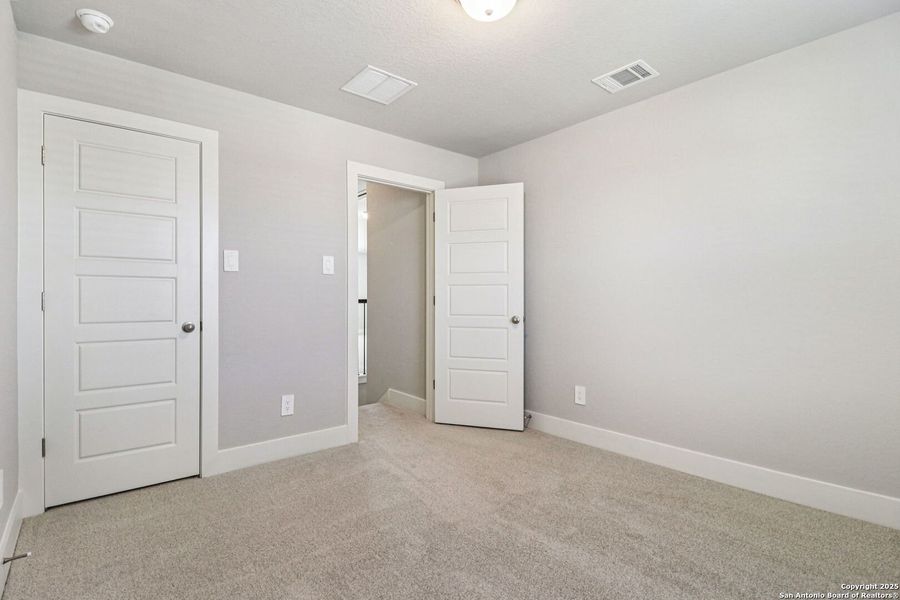 Spacious, unfurnished interior of a new home in Thomas Pond, San Antonio (Image 39). Spacious, unfurnished interior of a new home in Thomas Pond, San Antonio (Image 39).
