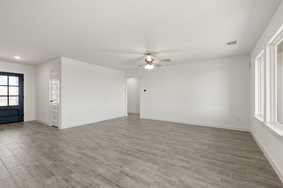 Spacious, unfurnished interior of a new home in Gatlin Ranch, Springtown (Image 26).