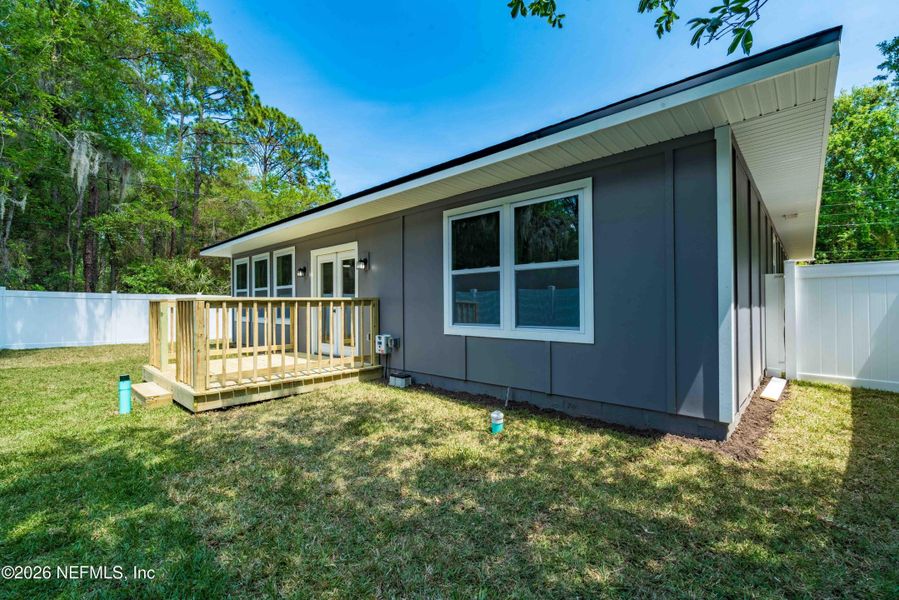 Exterior details and patio area of a home in , Jacksonville (Image 30).