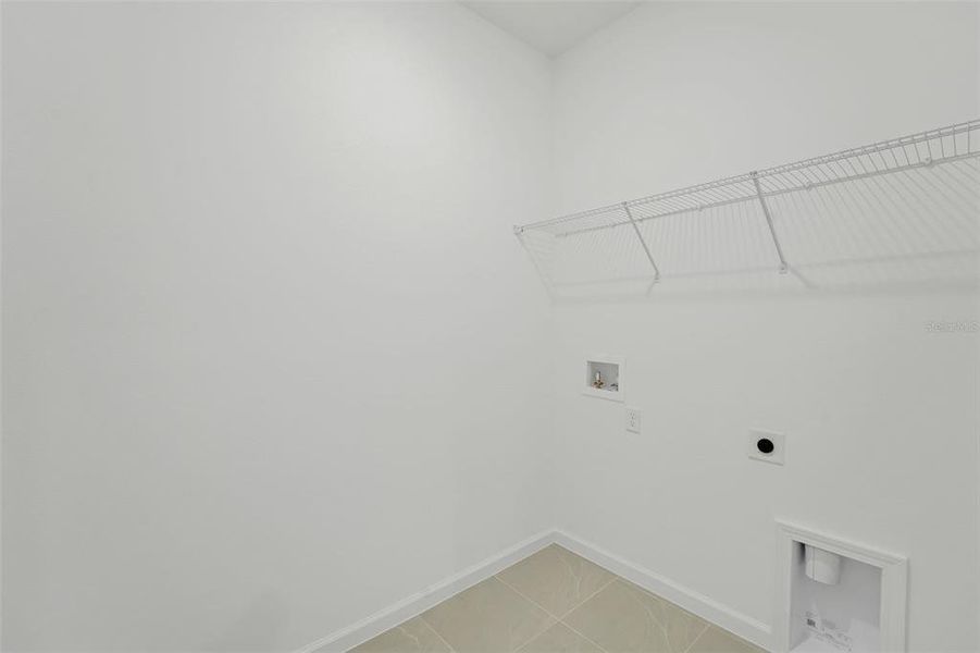 Spacious, unfurnished interior of a new home in Willowbrook North, Winter Haven (Image 29).