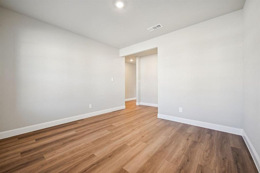 Spacious, unfurnished interior of a new home in Simpson Crossing - Signature Series, McKinney (Image 31).