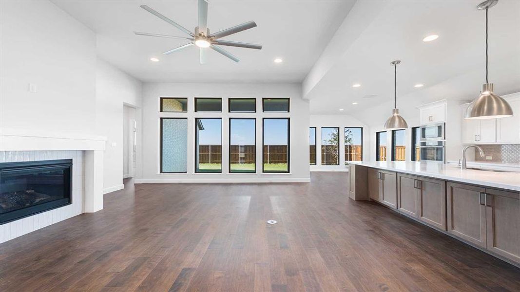Spacious, unfurnished interior of a new home in Myrtle Creek 71', Waxahachie (Image 19). Spacious, unfurnished interior of a new home in Myrtle Creek 71', Waxahachie (Image 19).