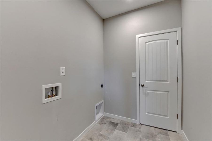 Spacious, unfurnished interior of a new home in The Reserve At Liberty Park, Braselton (Image 46).