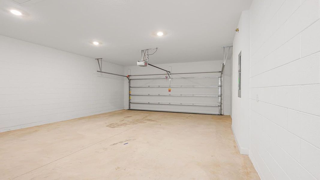 2-Car Garage 2-Car Garage