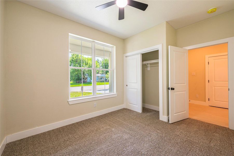 Spacious, unfurnished interior of a new home in , Texas City (Image 13).