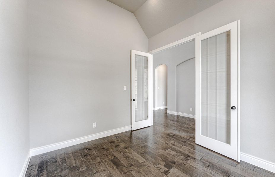 Spacious, unfurnished interior of a new home in Bridgeland 60′, Cypress (Image 46).