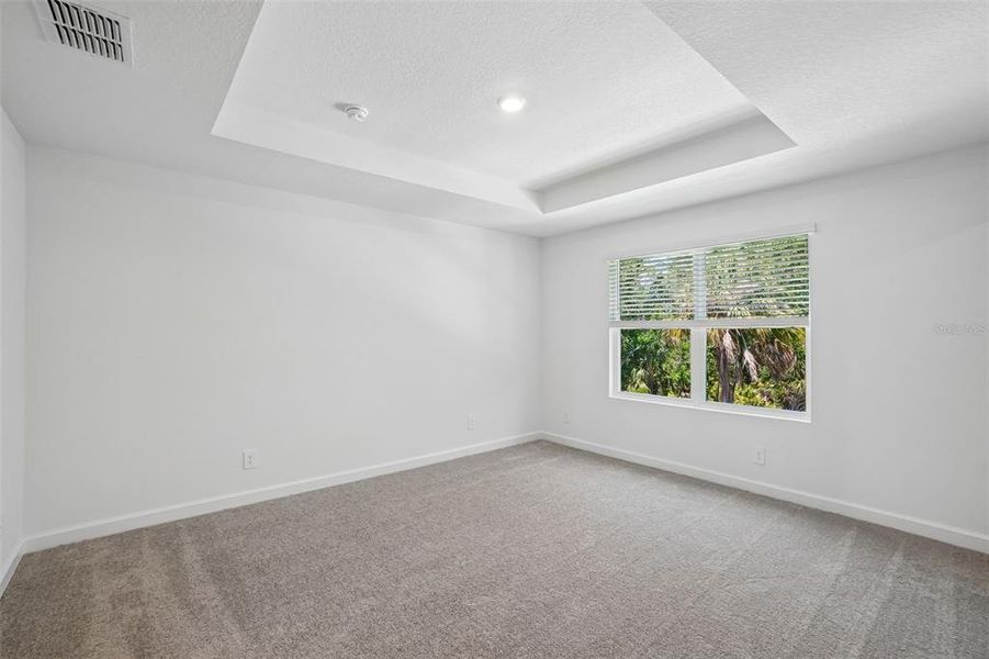 Spacious, unfurnished interior of a new home in , Tampa (Image 26).