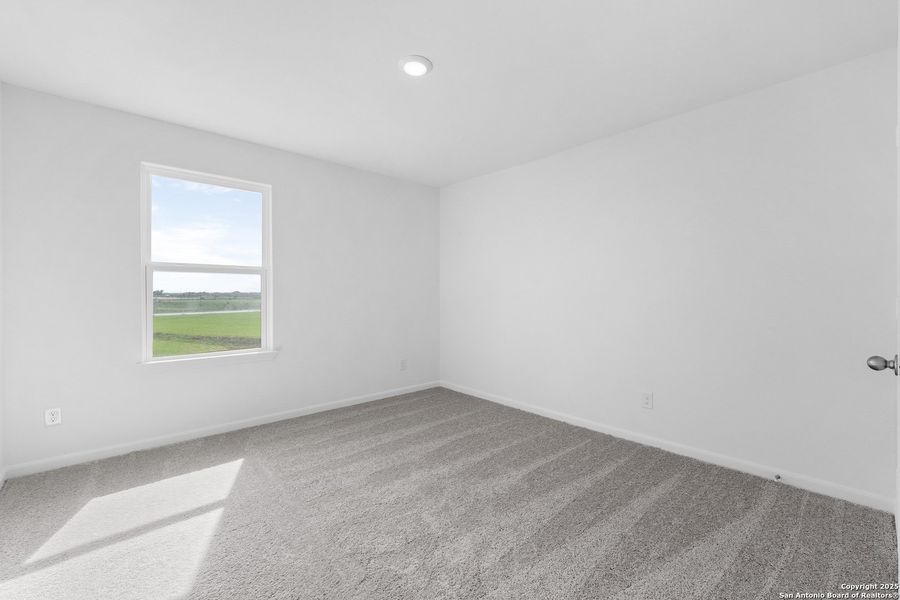 Spacious, unfurnished interior of a new home in Rosewood Estates, Lytle (Image 8).