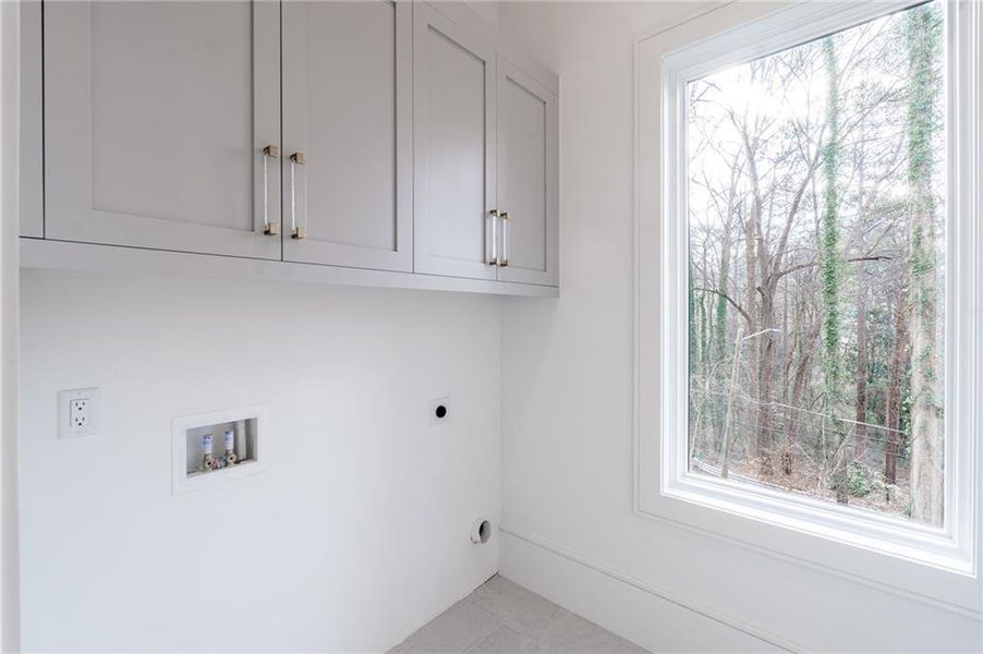 Spacious, unfurnished interior of a new home in , Sandy Springs (Image 22).