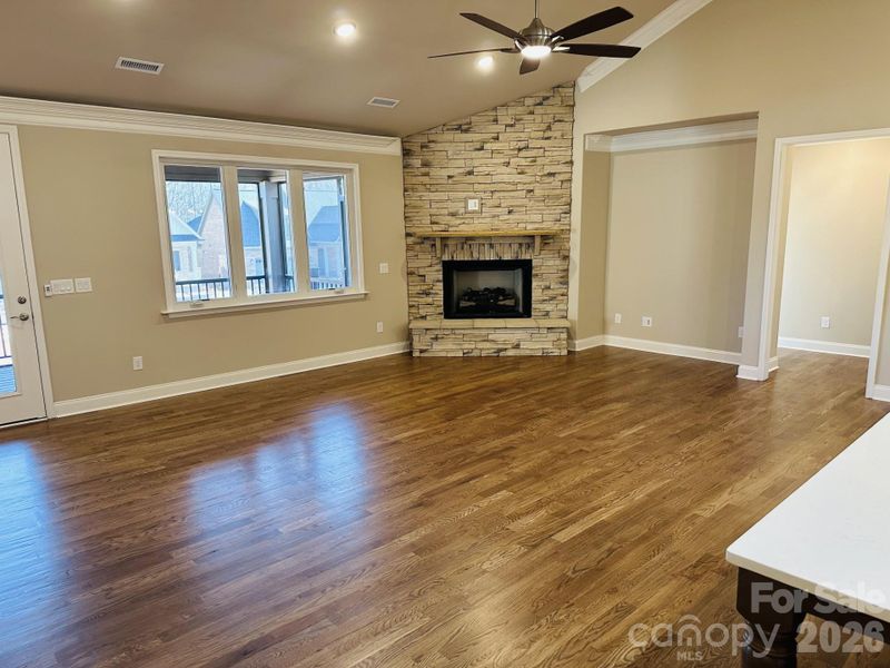Spacious, unfurnished interior of a new home in , Denver (Image 5).