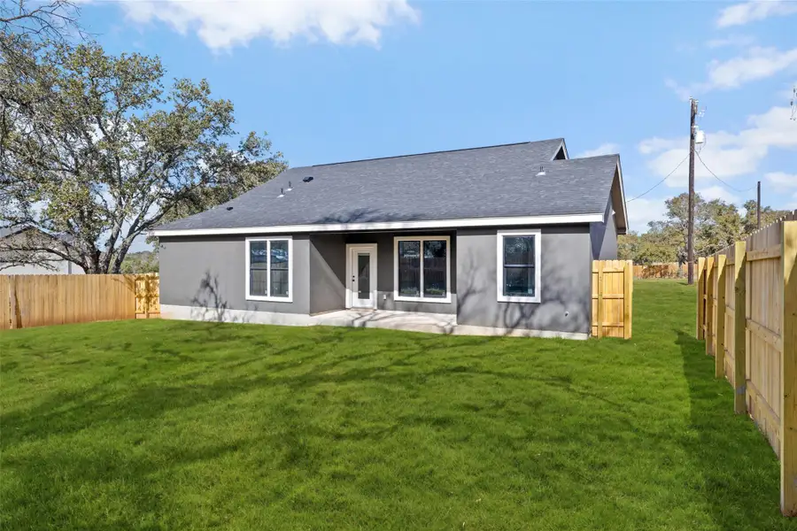 Please note: Photos shown are not of the actual homes but are of the same floorplan. Finishes and features may vary. Please note: Photos shown are not of the actual homes but are of the same floorplan. Finishes and features may vary.