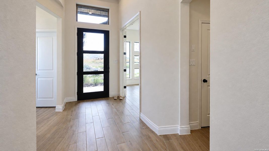 Spacious, unfurnished interior of a new home in Legacy at Lake Dunlap, New Braunfels (Image 16).