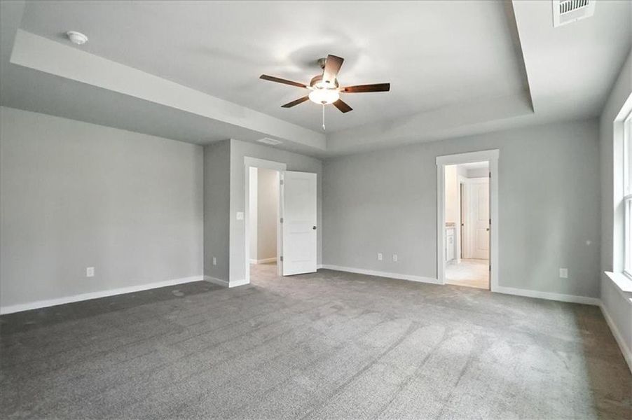 Spacious, unfurnished interior of a new home in , Jefferson (Image 39).