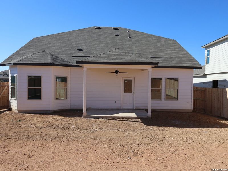 Exterior details and patio area of a home in Cinco Lakes, San Antonio (Image 3).