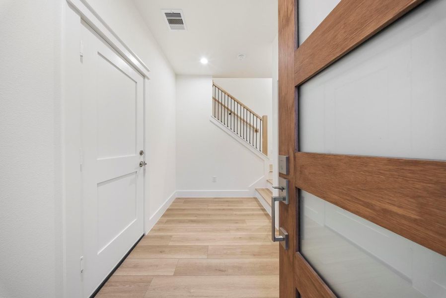 Spacious, unfurnished interior of a new home in , Houston (Image 15).