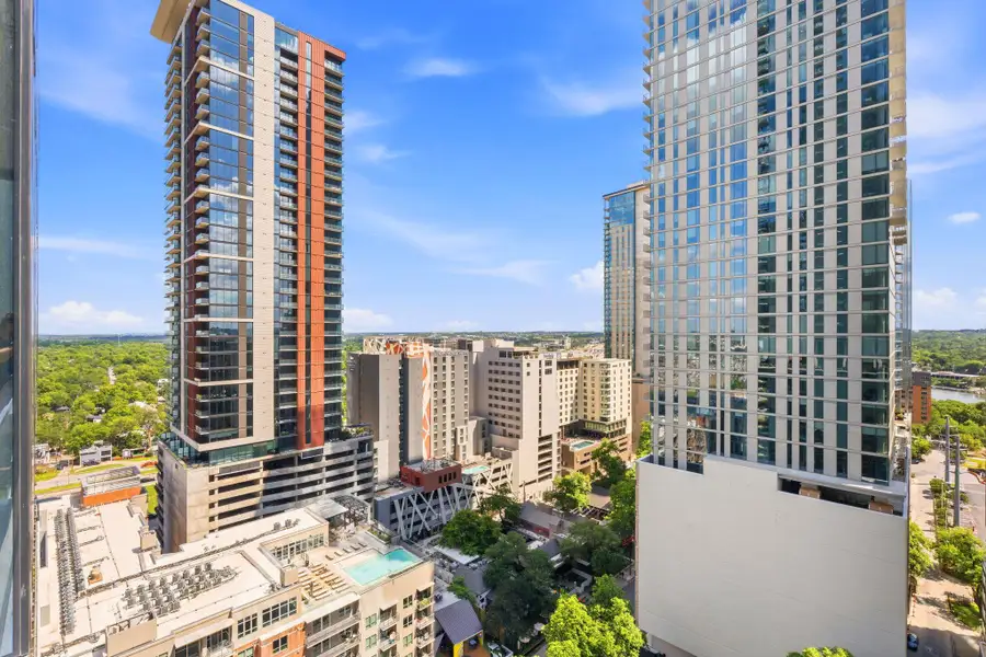 Condo located in Austin, TX showcasing its design and architecture (Image 3).
